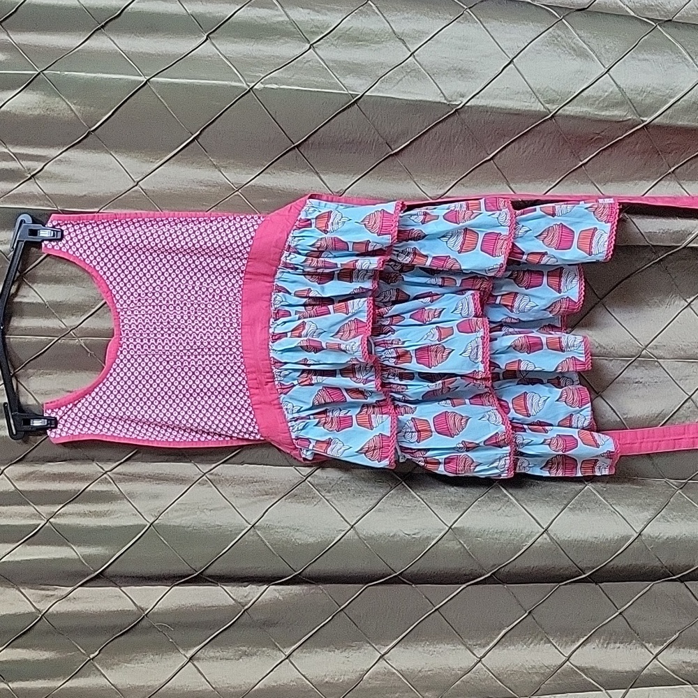 EUC- 100% Cotton 'Cupcake' Tiered Skirt Apron